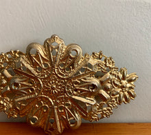 Load image into Gallery viewer, Vintage Faux Gold Metal Floral Flowers Hair Accessory Auto Clasp Barrette
