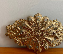 Load image into Gallery viewer, Vintage Faux Gold Metal Floral Flowers Hair Accessory Auto Clasp Barrette
