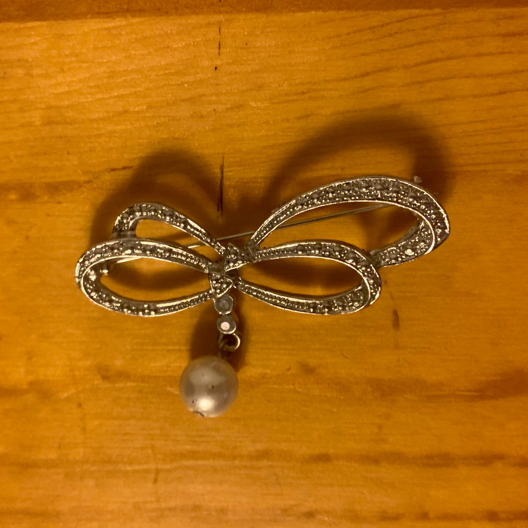 Vintage Dragonfly Silver Tone Filigree Rhinestone Faux Pearl Brooch