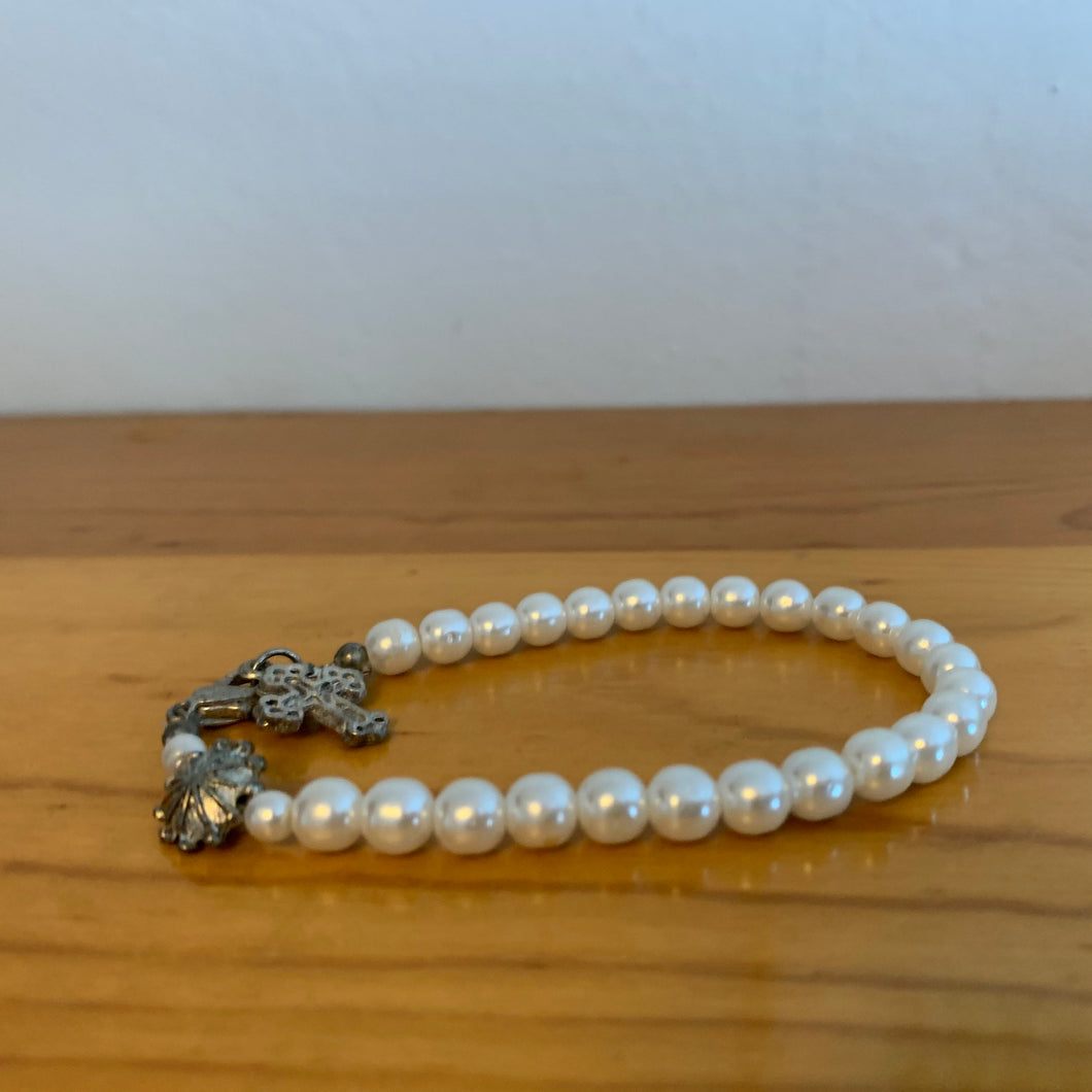 Vintage Faux White Pearl 7” Christian Cross Metal Faded Silver Tone Bracelet