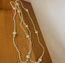 Load image into Gallery viewer, VTG Plastic Ivory Faux Pearl Graduated Pullover Layer Rope Lariat 60” Necklace
