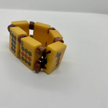 Load image into Gallery viewer, Vintage Jewelry Mah Jong Yellow Bakelite Stretch Brown Beaded Boho Bracelet
