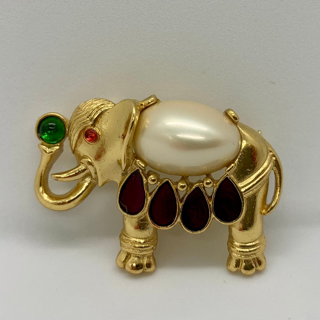 Vintage Jewelry Signed Trifari Jeweled Gold Tone Small Elephant Brooch