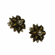 Load image into Gallery viewer, Vintage Jewelry Brown and Amber Tone Beaded Gold Textured Bee Like Clip on Earrings
