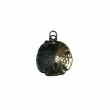 Load image into Gallery viewer, Vintage Jewelry Silver Tone Lightweight Seashell Necklace Pendant
